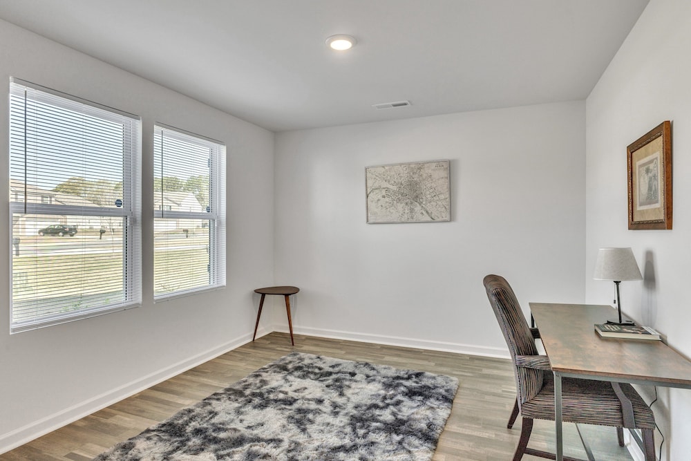 5br Pet Friendly Retreat With Garage Parking 5 Bedroom Home