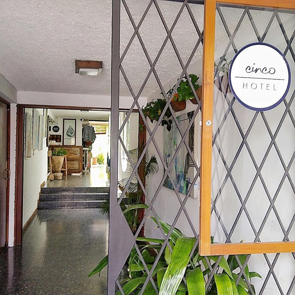 Cinco Hotel