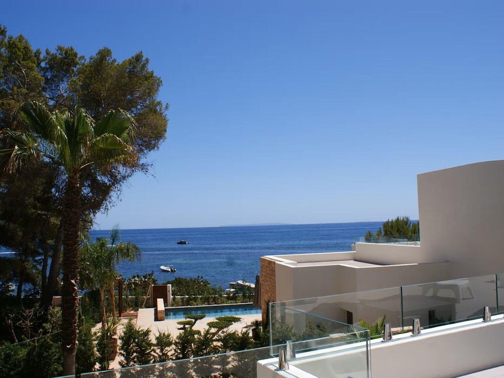 Charming Villa With sea Views