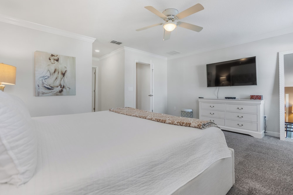 Kissimmee Retreat  6BR House Sleeps 14