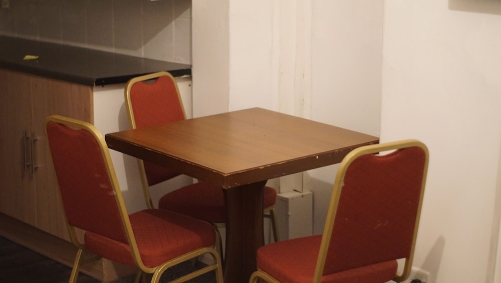 Sleeps8-familyfriendly-freeparking-10mtoetihad