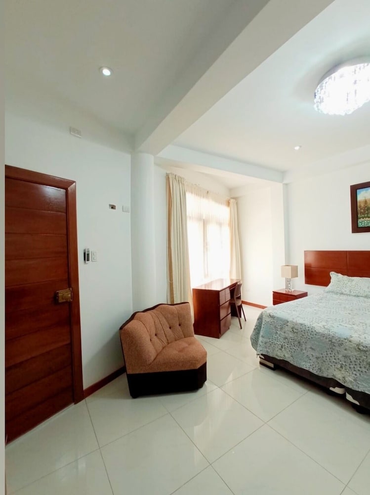 DELUXE HOTEL TALARA 5 minutes from the airport and Plaza de Armas view 2