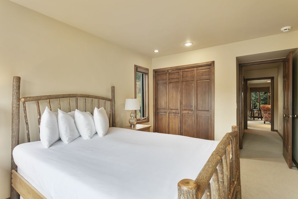 Upper Telemark Drive Home at Deer Valley Resort - 7 Bedroom Home with Hot Tub #2960 7 Home