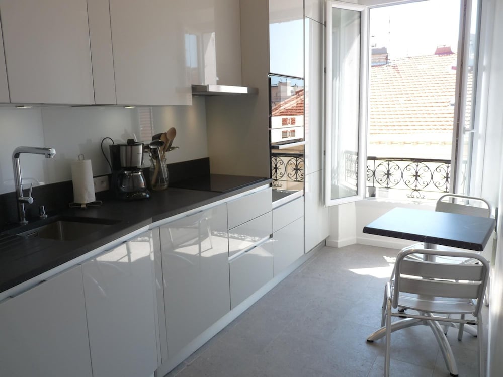Two Bedrooms in the Center of Cannes 500 Meters From the Palais des Festival and the Croisette - 1934