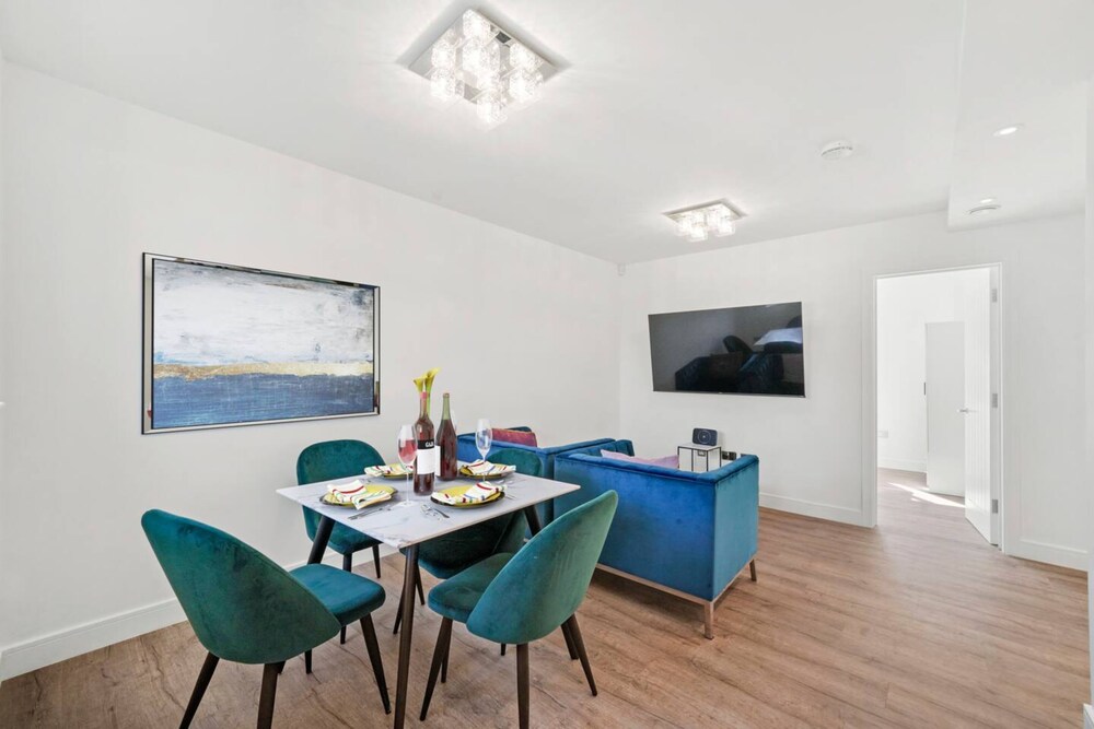 Gorgeous 3 Bedroom Duplex Apartment in West London