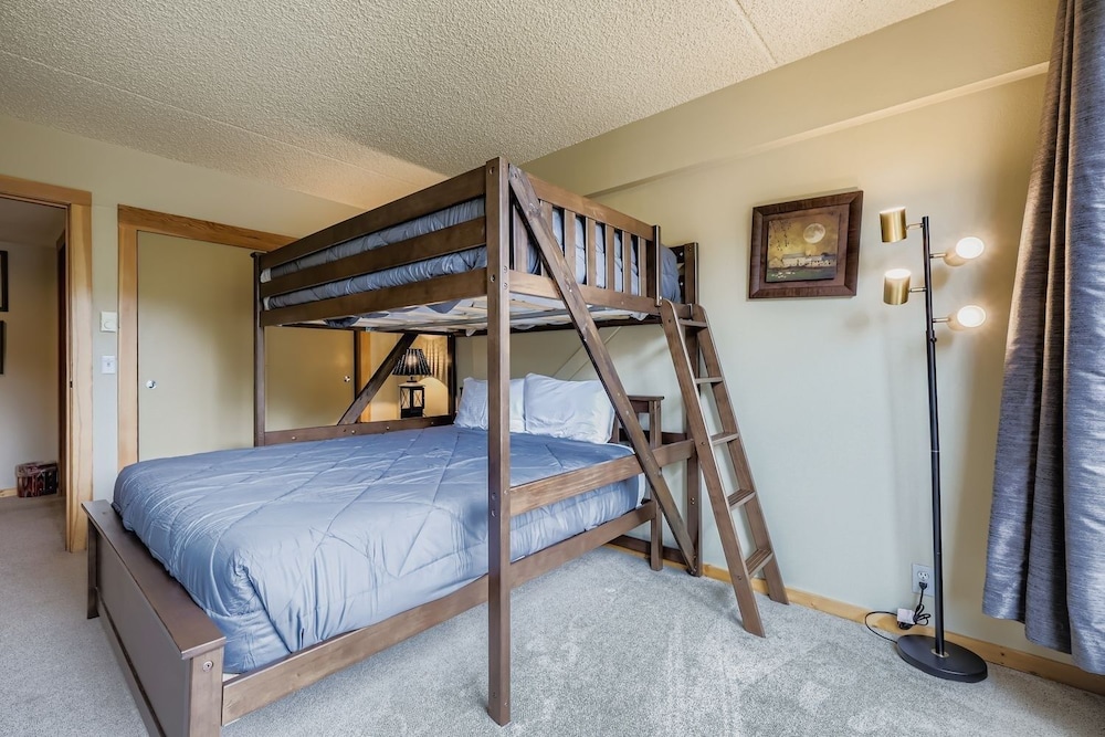 1806 Decatur 2 Bedroom Condo