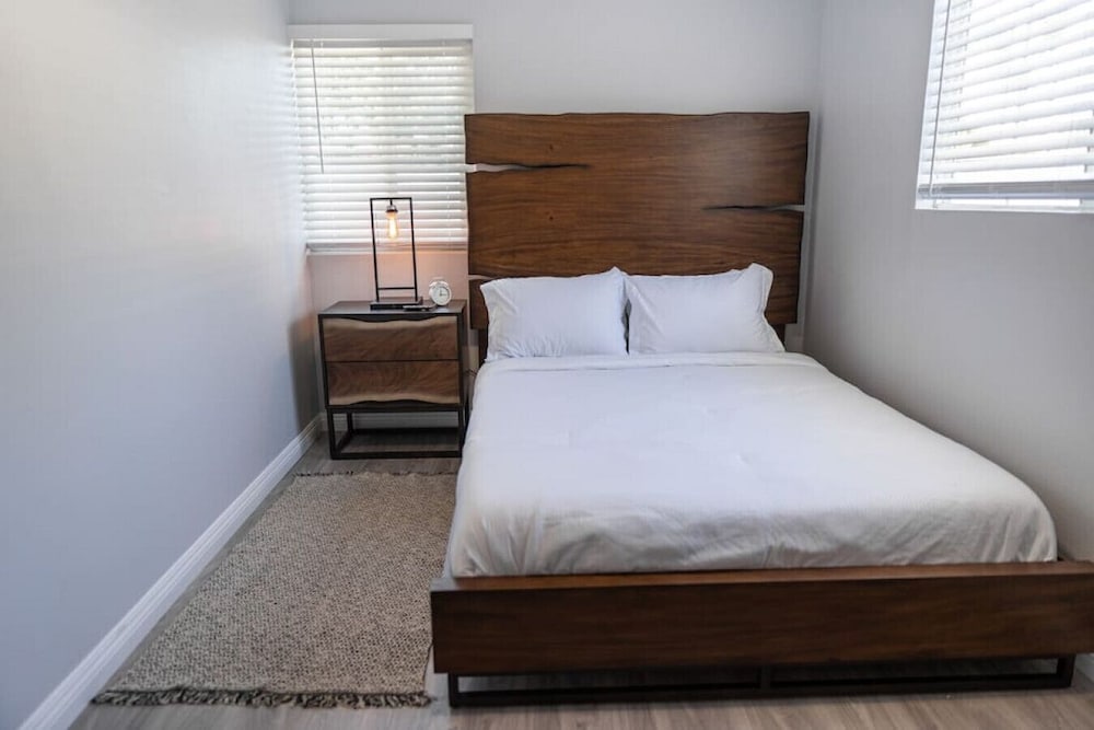 Disneyland 5BR Fullerton House Fully Remodeled 2023 w Garage Fenced Yard p61