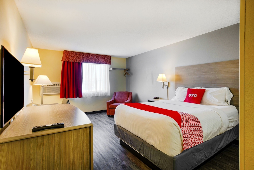 Castle Rock Vacations - OYO Hotel Castle Rock CO Downtown - Property Image 19