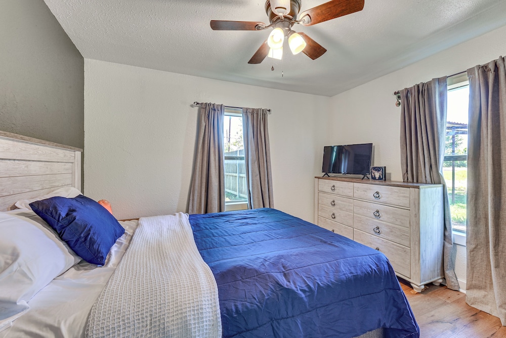 Pet-friendly Home w/ 1-acre Yard in Aubrey