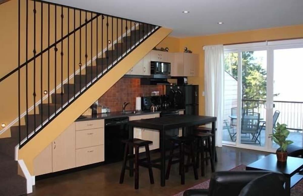 Crooked Tree Guest Suites