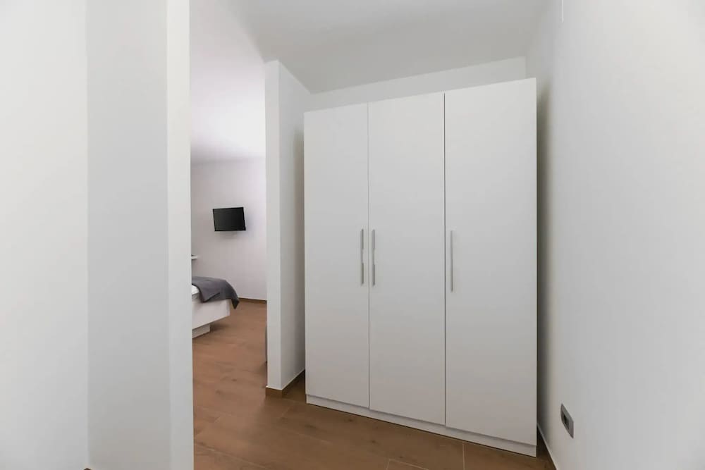 Photinia in Labin With 3 Bedrooms and 1 Bathrooms