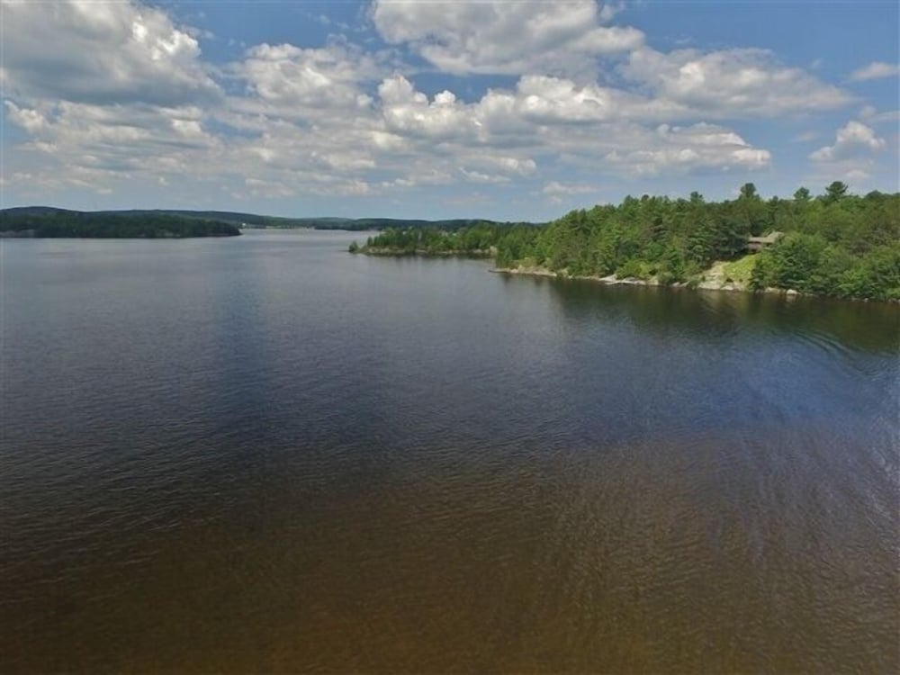 433 Kamaniskeg Lake 3 Bedroom Cottage