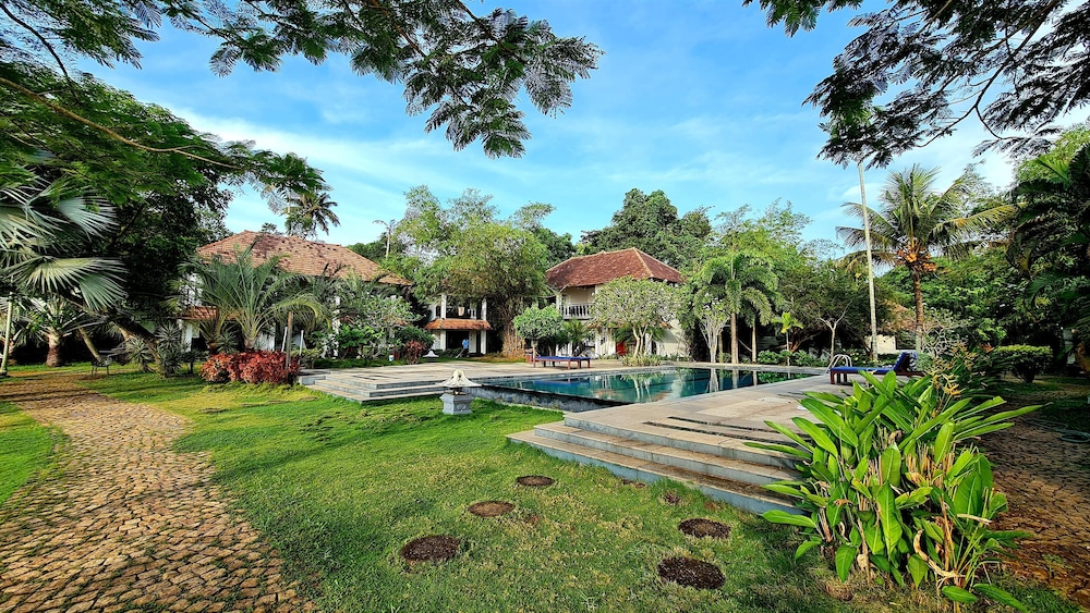 Deshadan Backwater Resort
