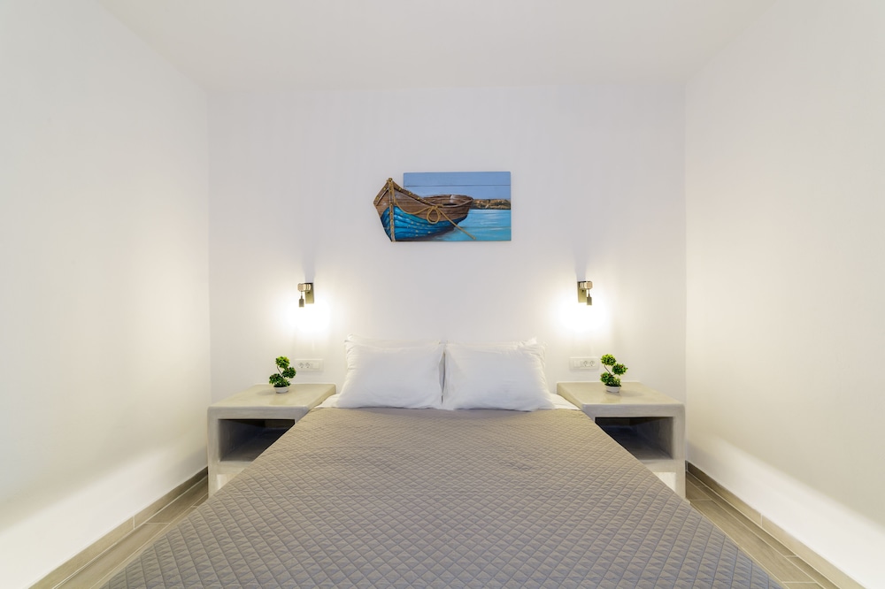 Athiri Luxury Suites Perivolos photo 3