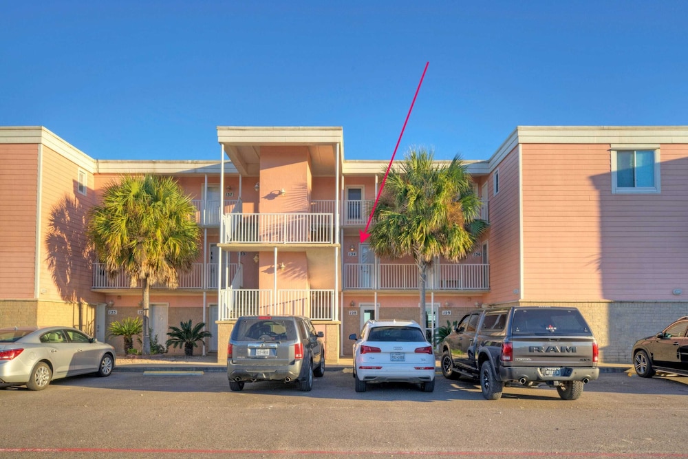 2 Condos in Beachfront Complex Pool, Pickleball+tennis Court, Beach Boardwalk
