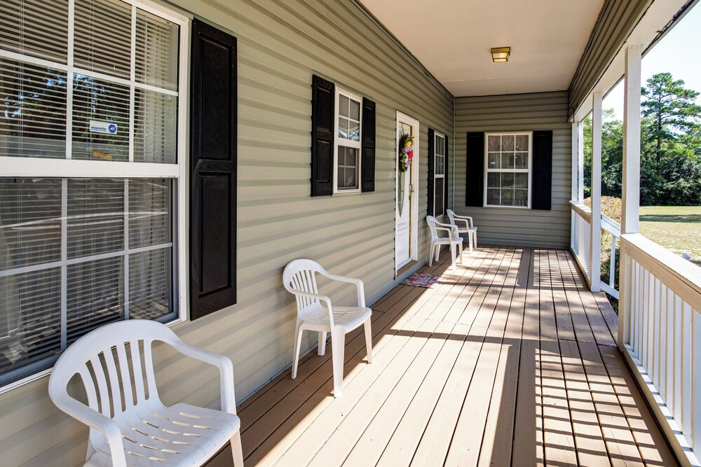 Large Yard & Historic Charm: Orangeburg Retreat!