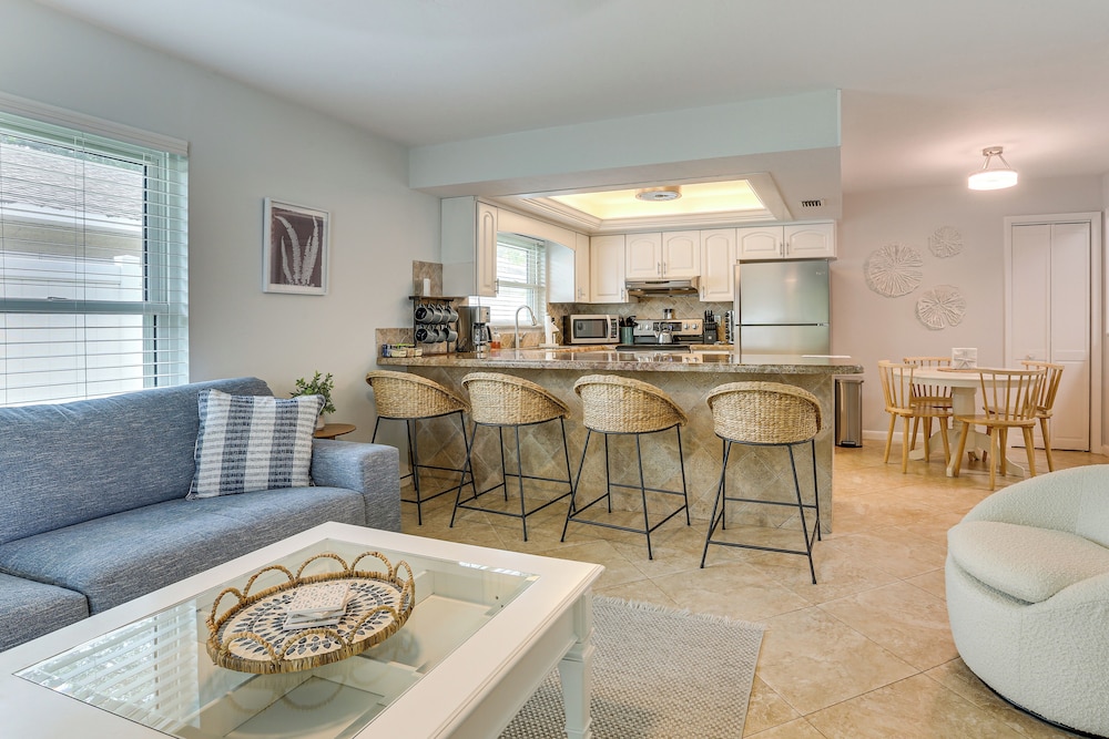 1 Mi to Vanderbilt Beach! Family Home on 500 Block