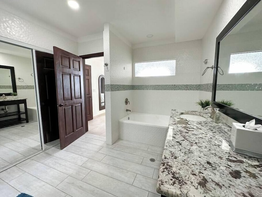 Family Friendly Condo With Oceanfront Views