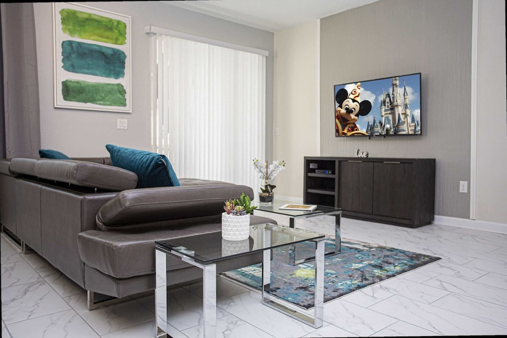 5BR Private Pool Resort Amenities Near Disney