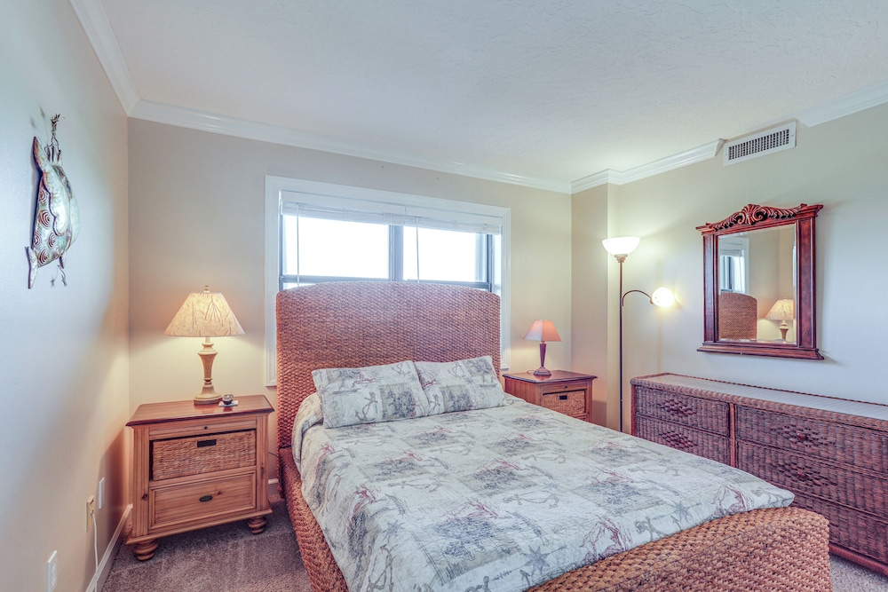 Oceanfront Fort Pierce Condo: Pool & Beach Access!