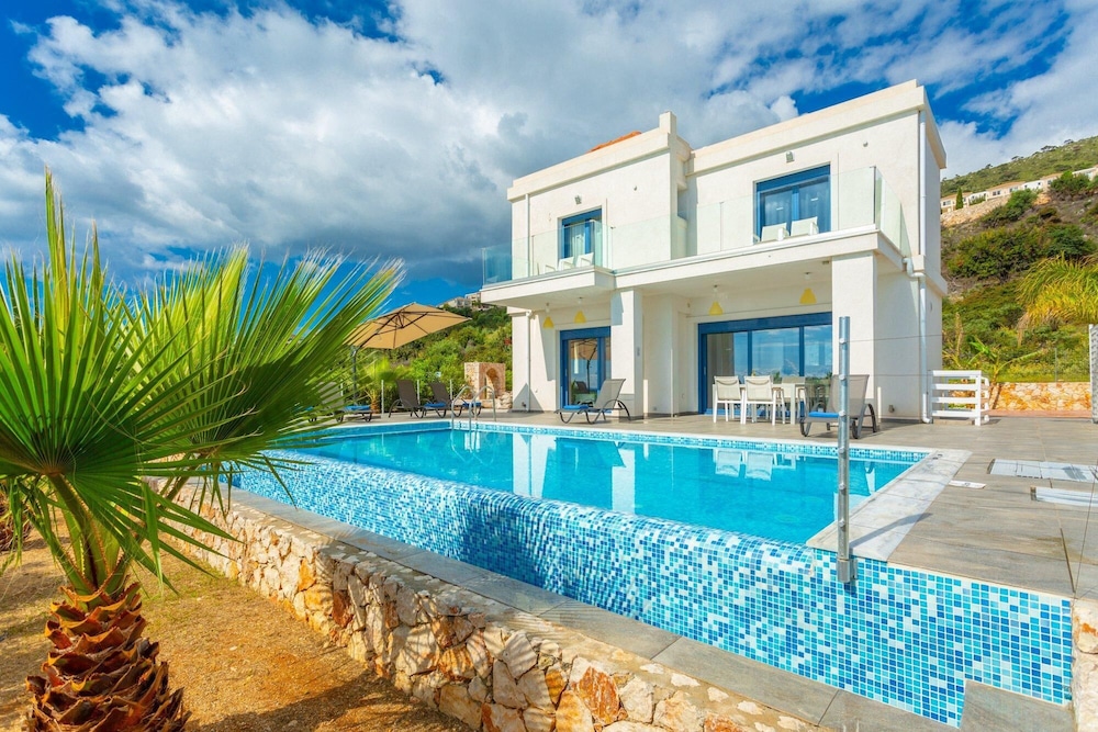 Villa Seashell Large Private Pool Walk to Beach Sea Views A C Wifi Eco-friendly - 2641 photo 1
