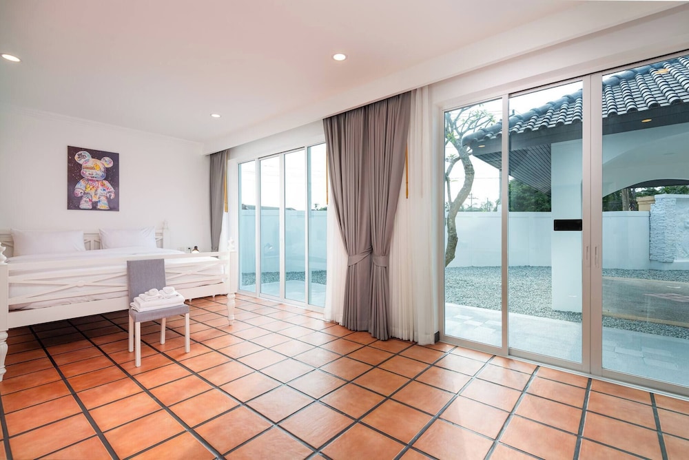 Luxury 4BR Private 425sqm Party Pool Villa