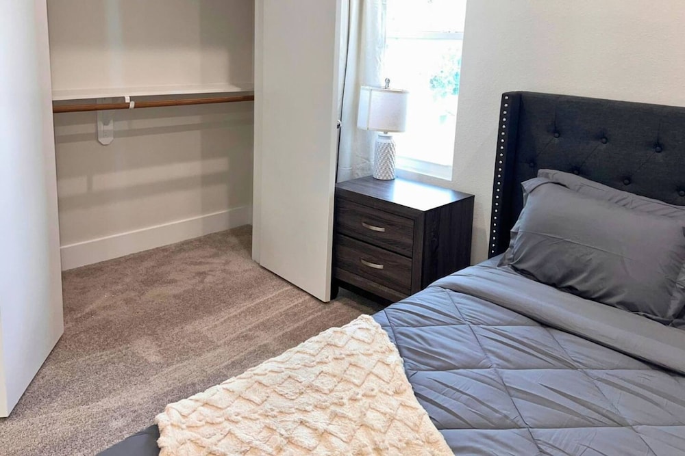 Gated 3BR Home 10 Mins Downtown
