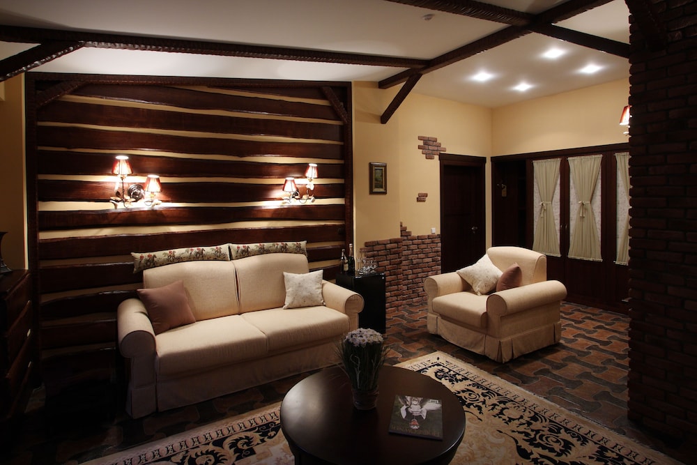 Park-Hotel Butenko Stable