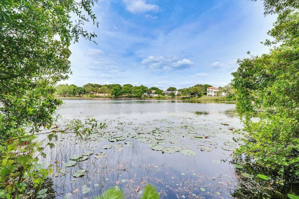 10 Mi to Disney World: Lakeside Orlando Getaway!