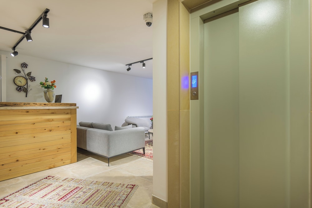 Pearl of Faqra Studios & Apartments