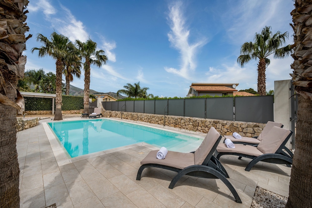 Villa Jacqueline con Piscina Privata 8 Posti Letto