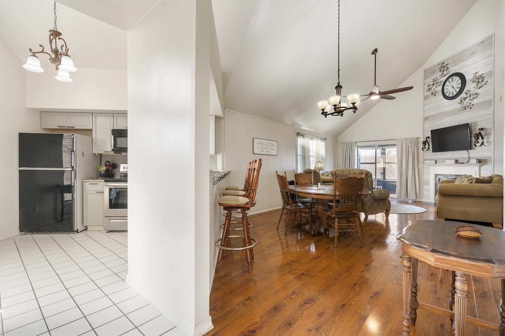 The Cozy Retreat Stay for 10!