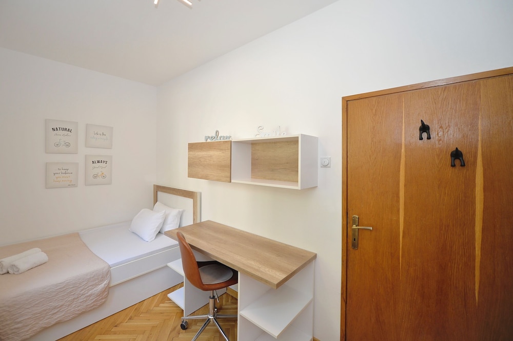 HOUSE 44 Apartments