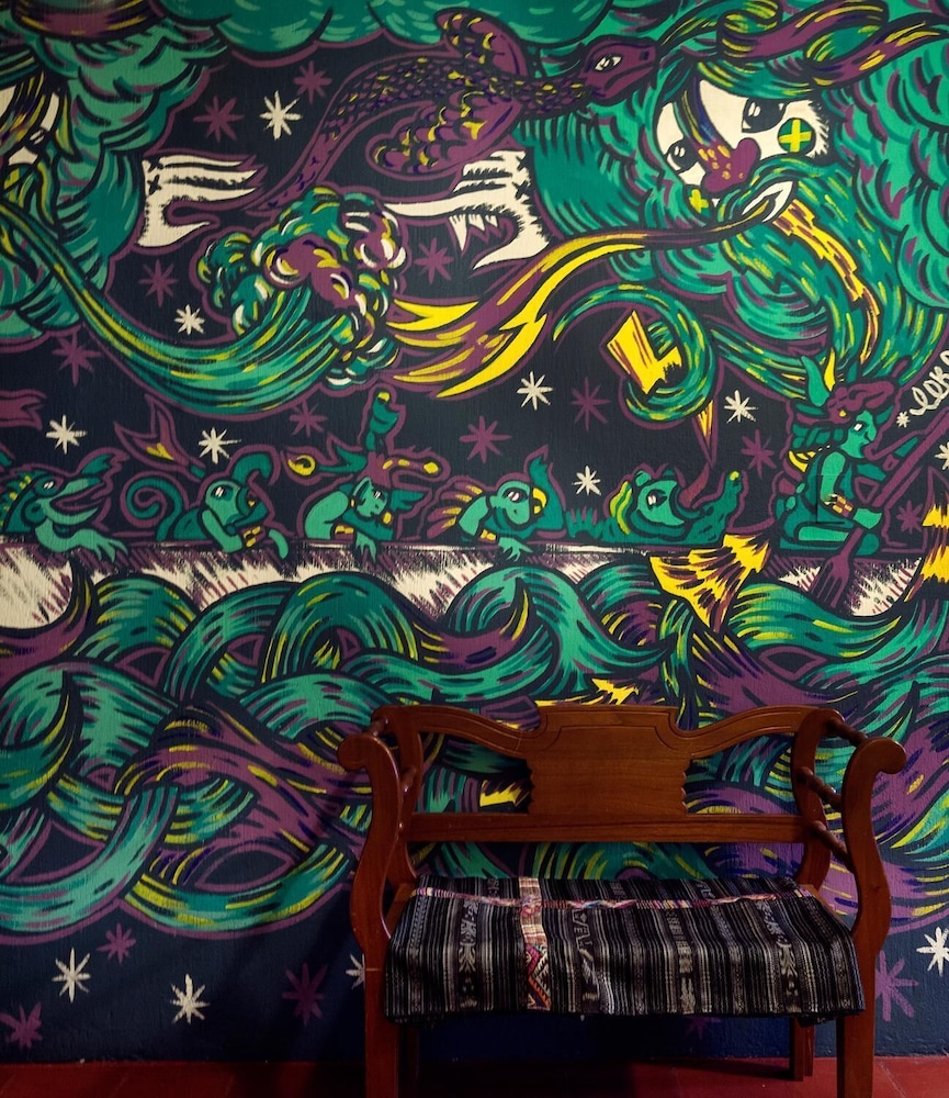 Quetzalroo Boutique Hostel