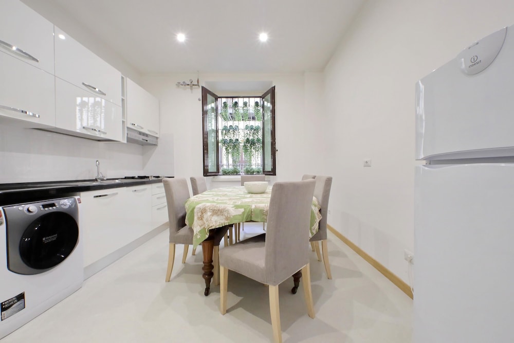 New The Triton - Spacious and Elegant Apartment With A C Between Trevi Fountain and Spanish St