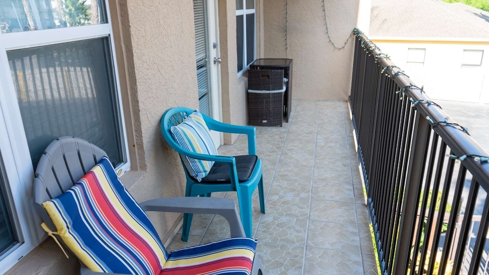 Cozy Family Retreat Steps To Beach Pool / Hot 2 Bedroom Apts