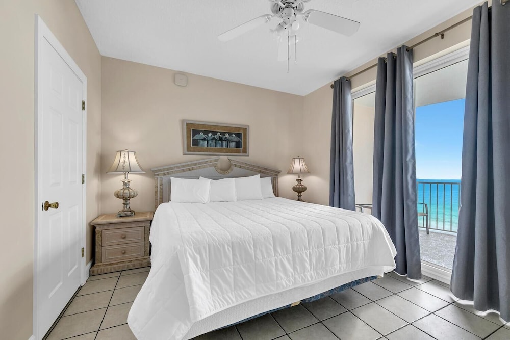 Twin Palms 702