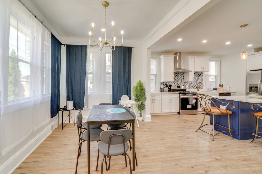 4 Mi to Dtwn: Pet-friendly Home in Pittsburgh