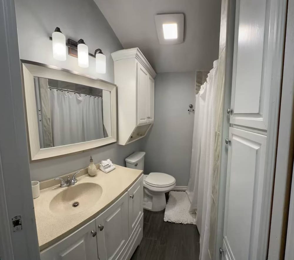Stylish 2BR Waterfront Home w Pool Resort Access