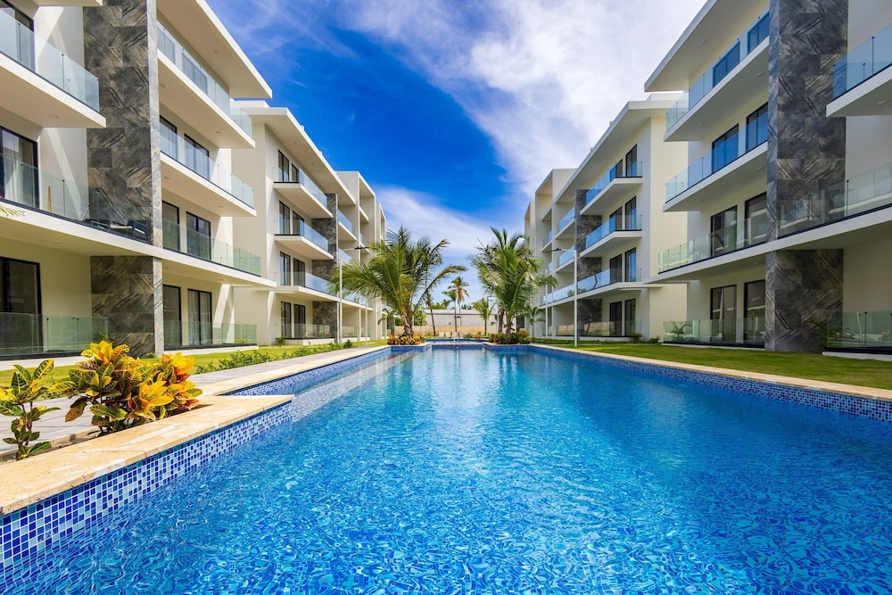 2BR Oasis in Eden Tropical - BBQ Pool Near Beach