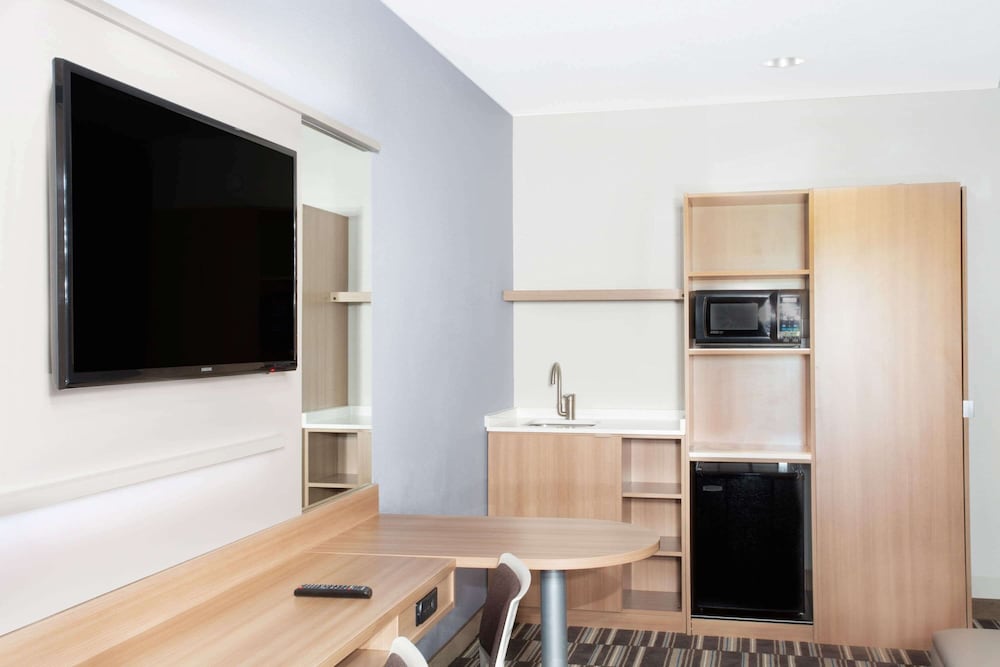 Vernal Vacations - Microtel by Wyndham Vernal / Naples - Property Image 7