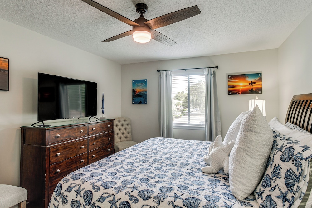 St Simons Island Vacations - Condo w/ Amazing Amenities: 1 Mi to Beach! - Property Image 3