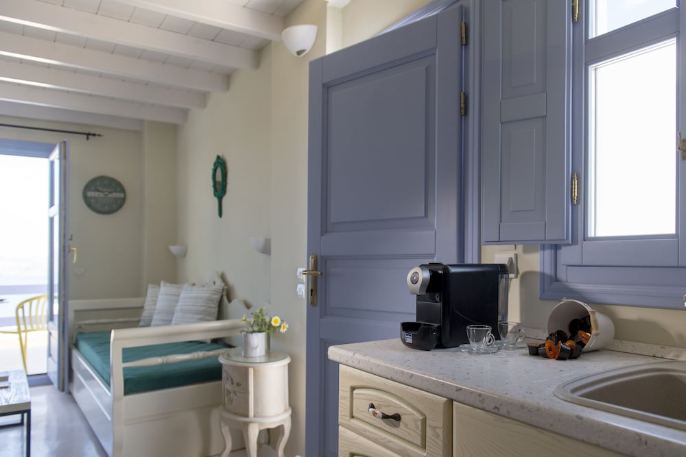 Earino Suites & Villas