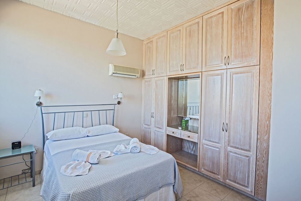 Papas Family Villa With Private Pool Wheelchair Accessible view 3