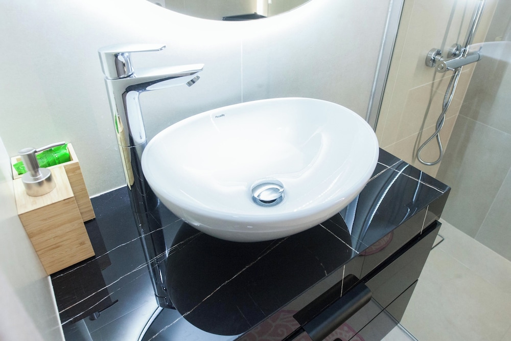 Brand New 1 Bd Apt in Trendy Kipseli