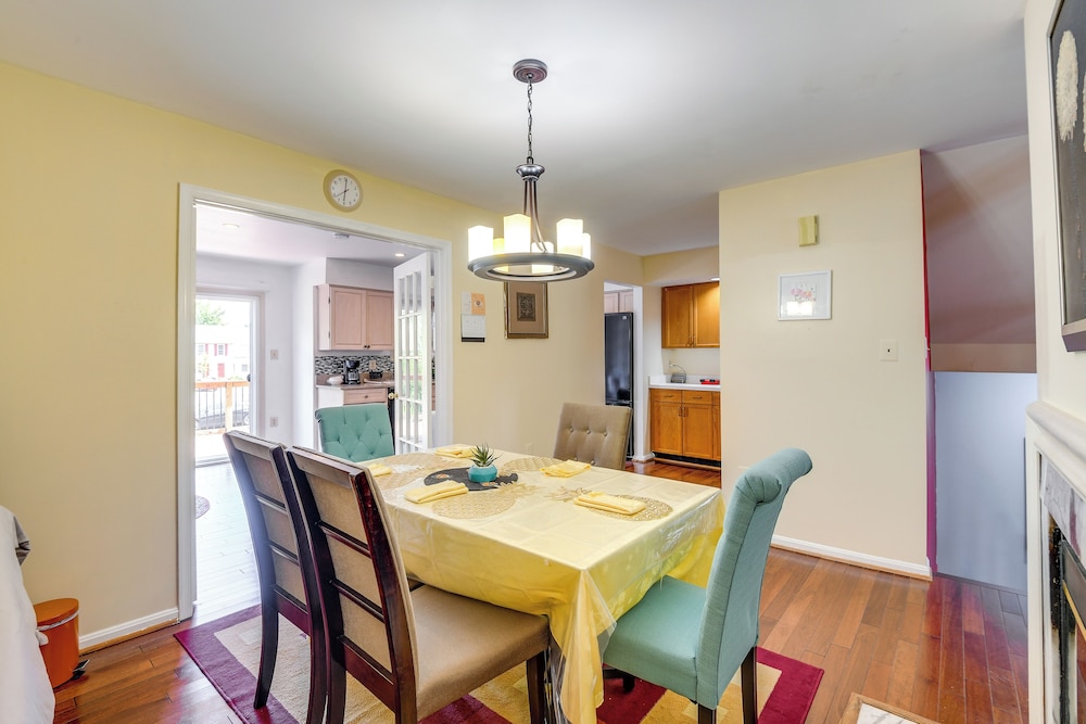 Close to Hospital & Dulles: Herndon Townhome