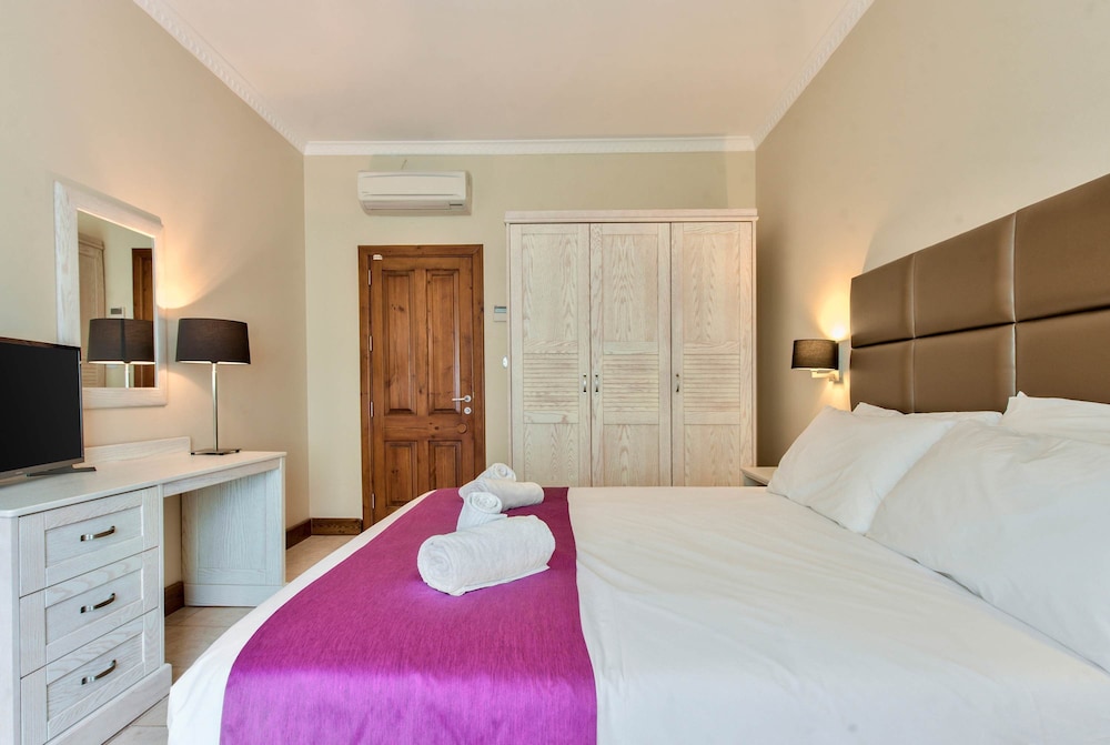Villa Hibiscus 3 Bedroom Villa With Private Pool