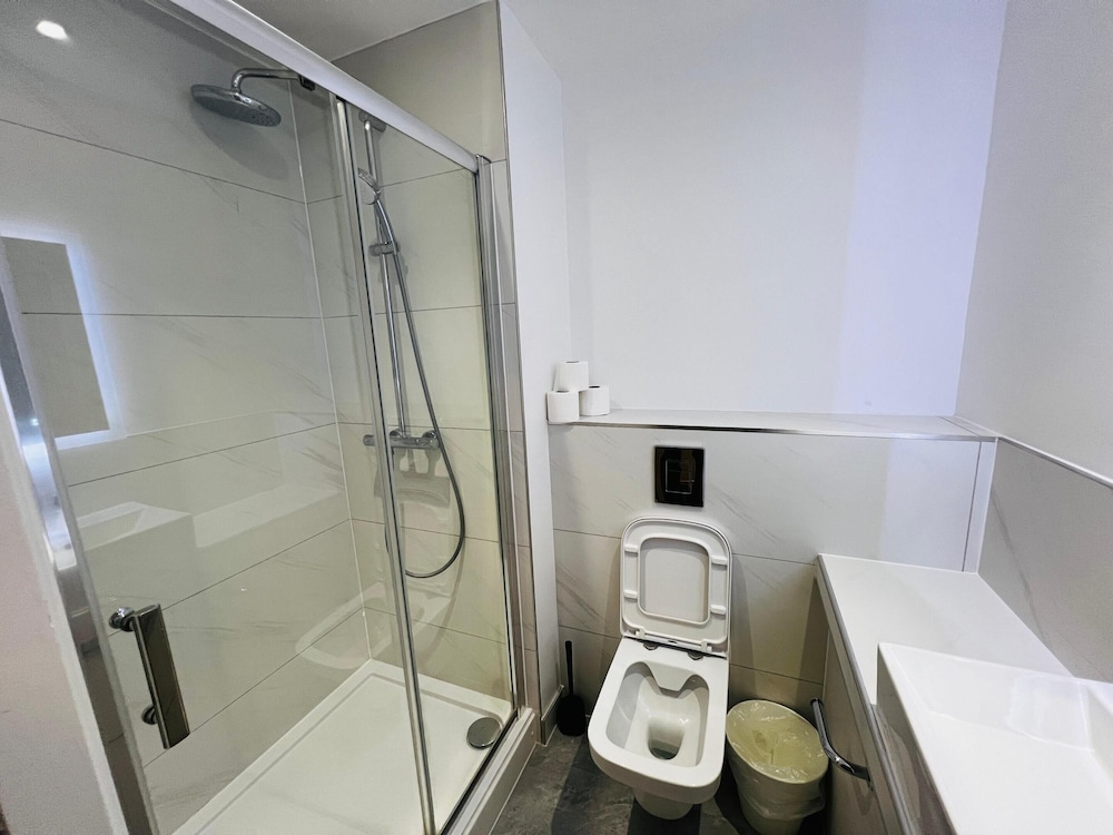 Ilford Vacations - Ilford Grand Hotel - Property Image 3
