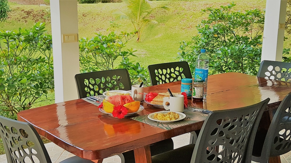 Huahine - Tipanier House