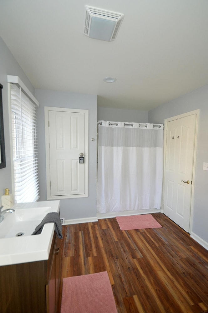 Broadway Cottage - Convenient Location!
